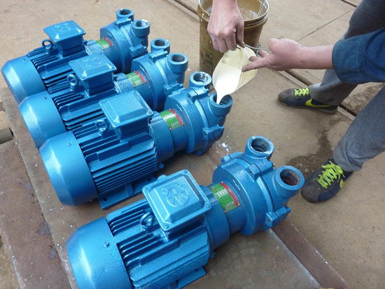 佛真還為2BVF水環(huán)式真空泵特制防銹潤滑液 使防銹效果更好、轉(zhuǎn)動更加流暢，效果更好！